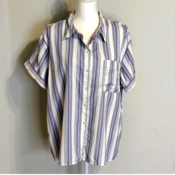 Universal Thread striped blue white button down top size XXL short sleeve - Picture 1 of 8